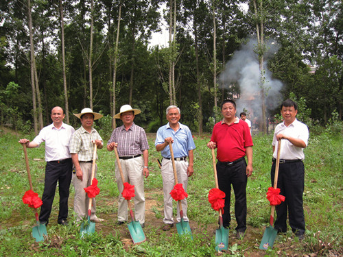 2009年，筹建江夏黄会堂、江夏黄广场